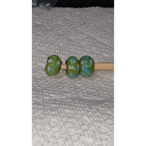 NEW SET OF 3 PANDORA MURANO BEADS - TRANSLUCENT GREEN W/BLUE/WHITE DECOR - VERY - Picture 2 of 2